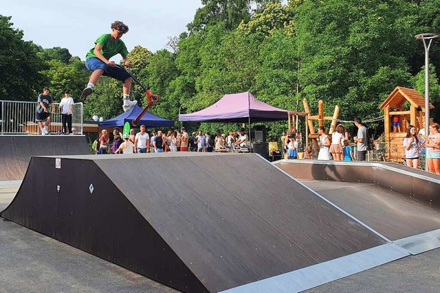 Die Skateanlage wurde sogleich von Jugendlichen in Beschlag genommen.  | Foto: Martin Rck