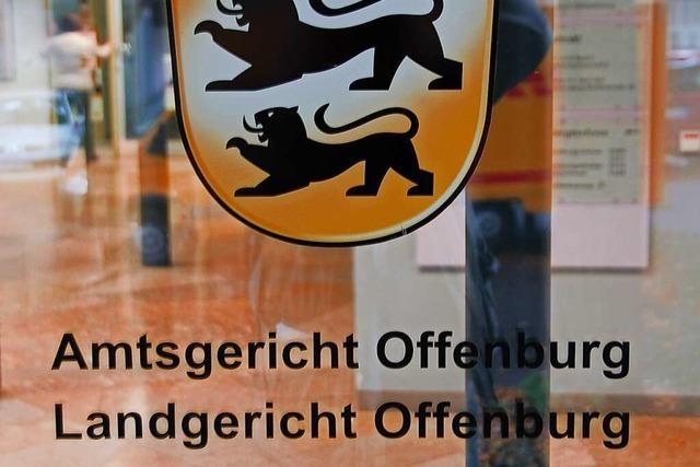 47-Jhrige steht in Offenburg vor Gericht, weil sie ihren Partner durch Messerstich in die Kniekehle gettet haben soll