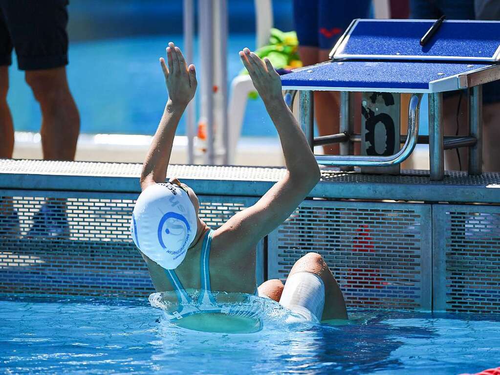 Formvollendeter Start: Mathilda Schssler (SG Regio Freiburg) ber die 100 m Rcken