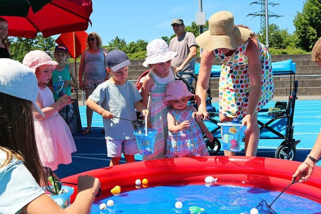 Spa beim Ballfischen: Die Veranstalte...lendes Wetter wie im vergangenen Jahr.  | Foto: Katharina Bartsch