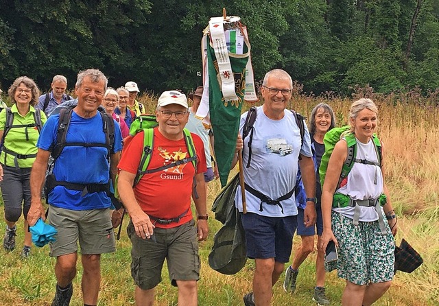 Von Kandern nach Emmendingen trug die ...arzwaldvereins Meinrad Joos (in rot).   | Foto: Ines Zeller