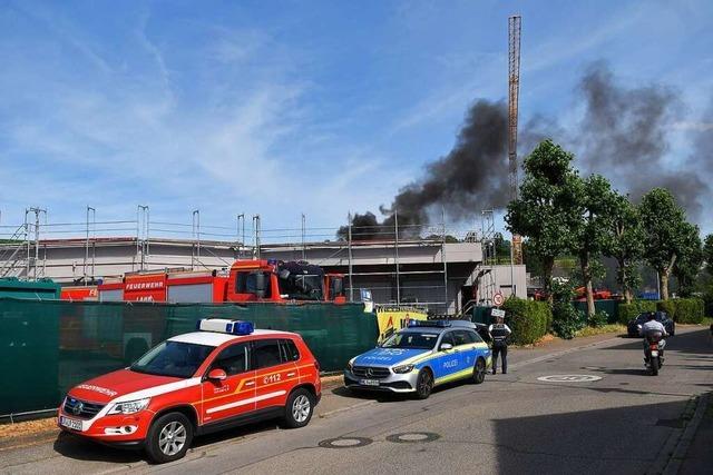 Feuer auf dem Dach des Kaufland-Einkaufzentrums in Lahr ist schnell gelscht