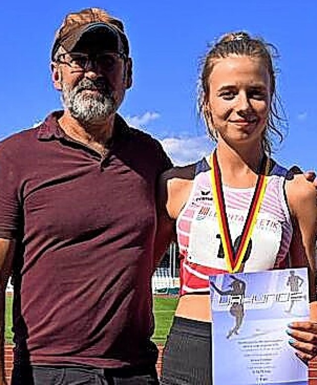 Erfolgsduo: Alicia Fischer (Bad Sckingen)  mit Trainer Ralf Grohmann  | Foto: privat