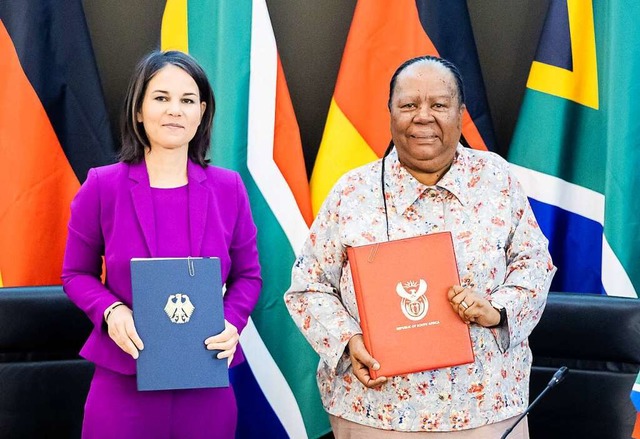 Annalena Baerbock (Grne, links), Aue... Pandor, Auenministerin von Sdafrika  | Foto: Christoph Soeder (dpa)