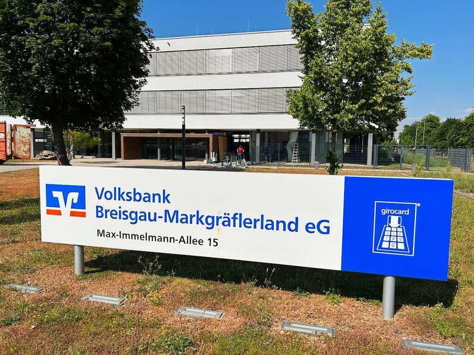 Der Hauptsitz der Volksbank Breisgau-Markgräflerland im Gewerbepark Breisgau  | Foto: Alexander Huber