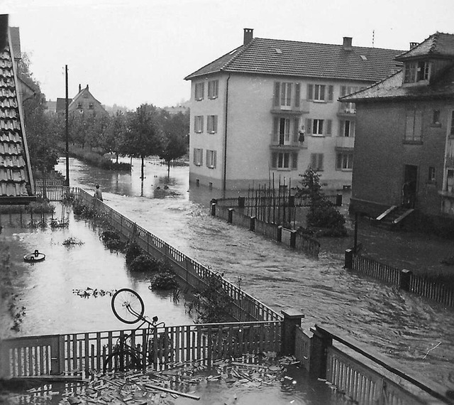 &#8222;Mauern und Gartenzune wurden u...ericht ber das Hochwasser in Steinen.  | Foto: Gerhard Schaum