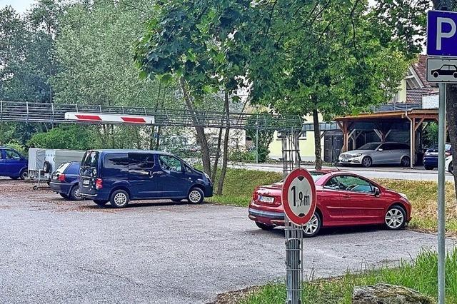 Ärger um Parkregeln auf Altem Festplatz in Holzhausen
