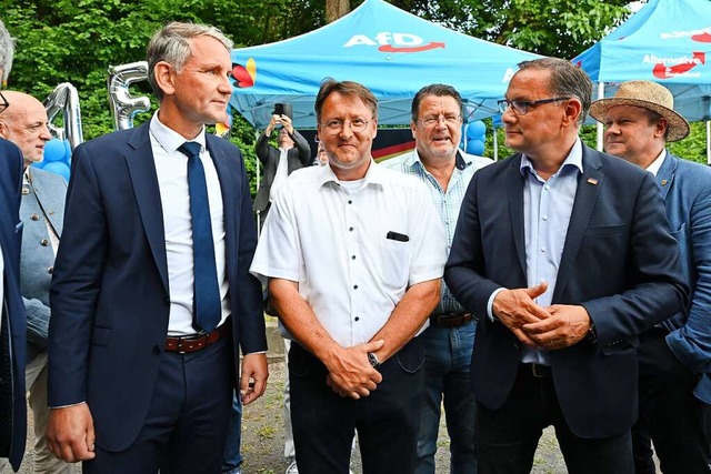 AfD-Politiker Robert Sesselmann wurde ...randner und Tino Chrupalla (von links)  | Foto: Martin Schutt (dpa)
