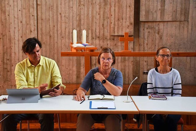 Pfarrer Philipp van Oorschot, Isabelle Holtz und Marielle Borchert  | Foto: Thomas Biniossek