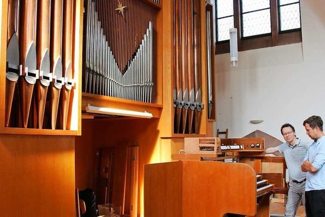 Die größte Orgel des evangelischen Kirchenbezirks erhält in Müllheim einen Großputz
