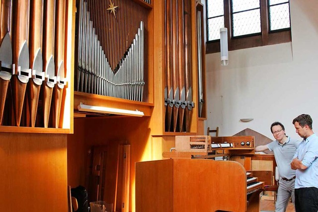 Orgelfreunde im Gesprch: Regionalkant...or der Bader-Orgel in  der Stadtkirche  | Foto: Christine Speckner