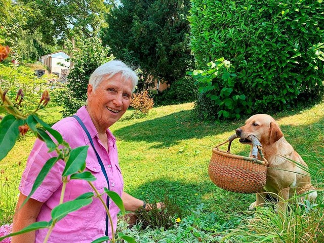 Seit acht Jahren sind die einstige Wei... Hund &#8222;Bessy&#8220; ein Gespann.  | Foto: Simone Hhl