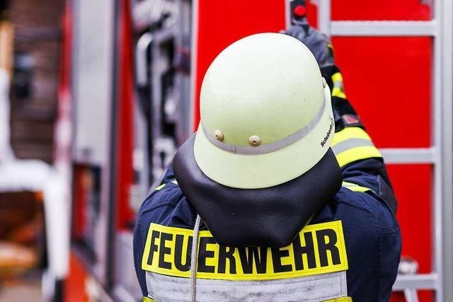 Auto fängt Feuer in Schallstadter Werkstatt