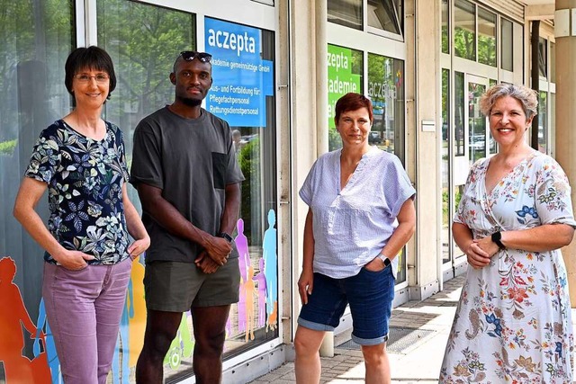 Zum Team der Aczepta-Akademie gehren ... links) macht dort eine Weiterbildung.  | Foto: Thomas Kunz