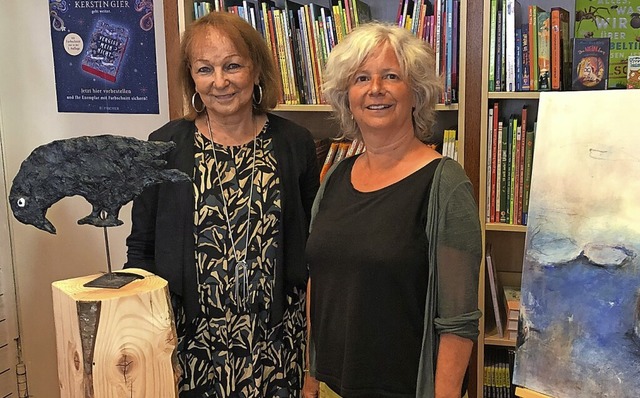 Waltraud Wengert (li) und  Karin Wei stellen in der Buchhandlung Blum aus.  | Foto: privat