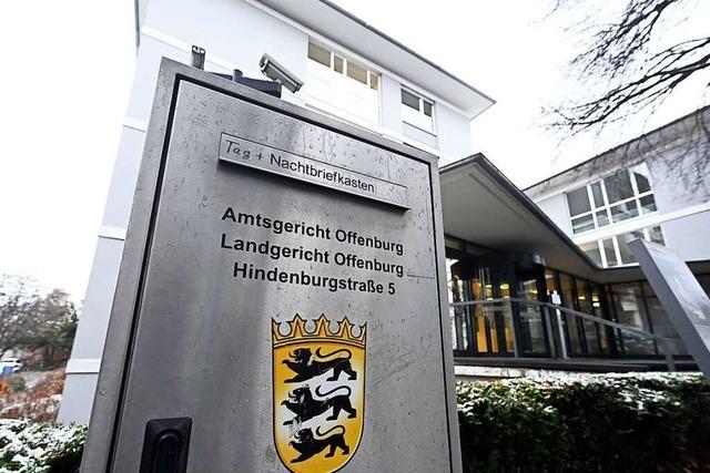 Hohe Haftstrafe im Prozess um zweifachen Totschlag in Offenburg gefordert