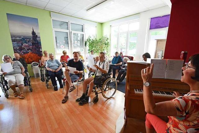 Der Chor im Freiburger Pflegeheim freut sich auch ber Gste von auerhalb