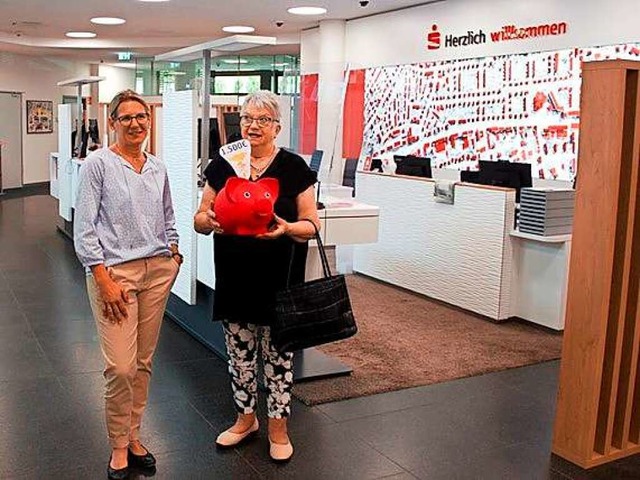 Angelika Kiefer (Tafel Dreilndereck, ...a Gerhardt (Sparkasse Markgrflerland)  | Foto: Sparkasse MGL