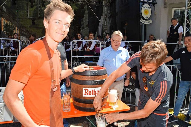 Brgermeister Wiener &#8211; hier im ...lifest dieses Jahr letztmals erffnen.  | Foto: Edgar Steinfelder