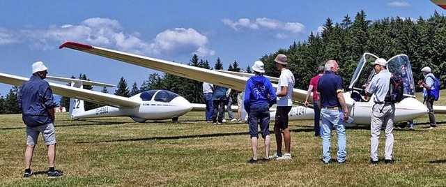 Fr den Schnupperflugtag bei der Lufts...ld waren drei Doppelsitzer im Einsatz.  | Foto: Luftsportgemeinschaft Hotzenwald