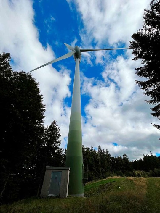 Am Rosskopf erzeugen Windräder bereits...en auch am Flissert ähnliche Anlagen.   | Foto: Felix Lieschke-Salunkhe