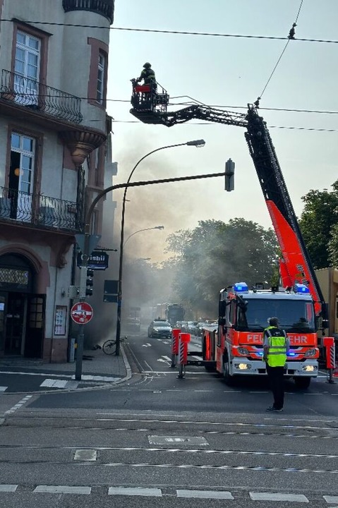 Zu einem Feuer ist es am Samstagmorgen...er-Joseph- und Dreisamstrae gekommen.  | Foto: Matthias Reinbold / DRK Freiburg