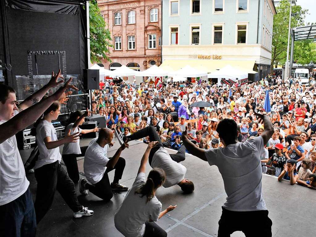 Farbenfrohe Impressionen vom Internationalen Sommerfest