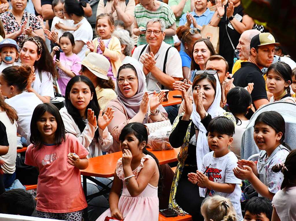 Farbenfrohe Impressionen vom Internationalen Sommerfest