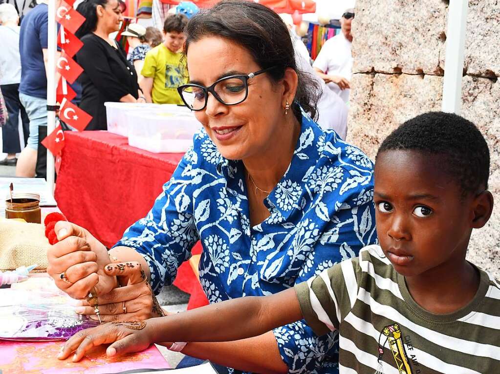 Farbenfrohe Impressionen vom Internationalen Sommerfest