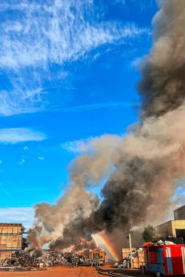 Aufwndige Lscharbeiten im Straburge...en und fr Geruchsbelstigung sorgten.  | Foto: Stadt Kehl