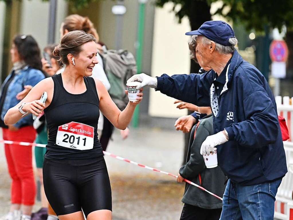 Ein Lauffest in Emmendingen – bei der 13. Auflage des Stadtlaufs ziehen rund 2300 Bewegungsfreudige aller Altersschichten durch die Straen der Innenstadt.