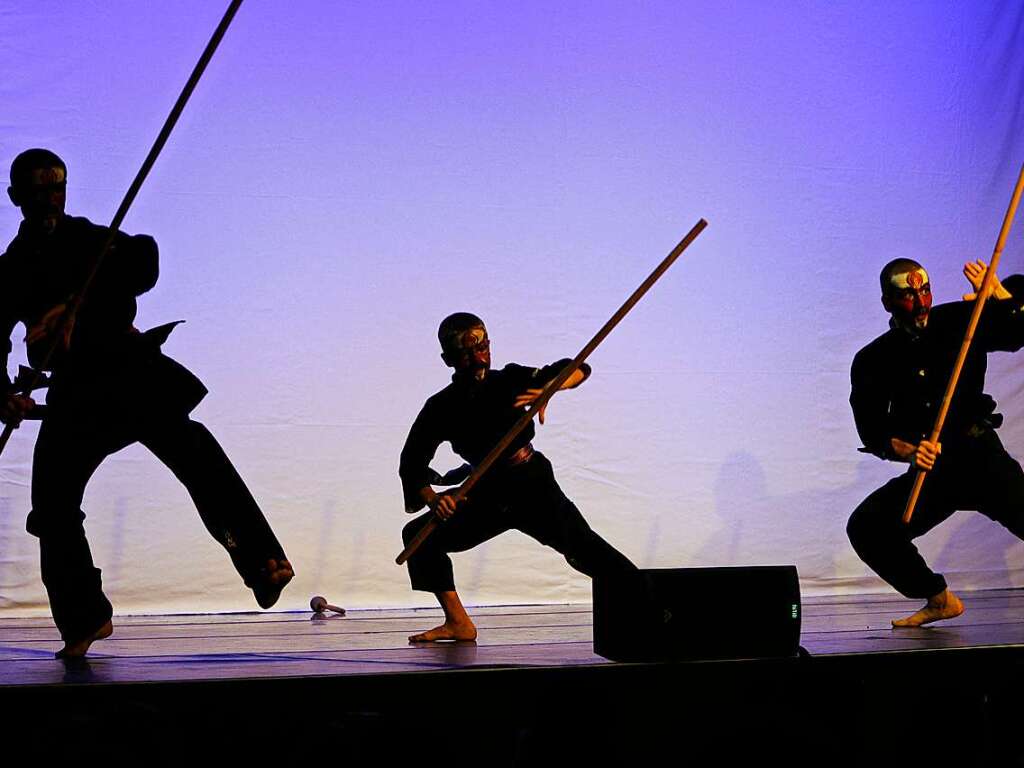 Mit einem eigens geschriebenen, japanischen Mrchen sorgte die Ballettschule Dance-Generation fr drei berauschende Tanztheater-Abende in der Belchenhalle Staufen.