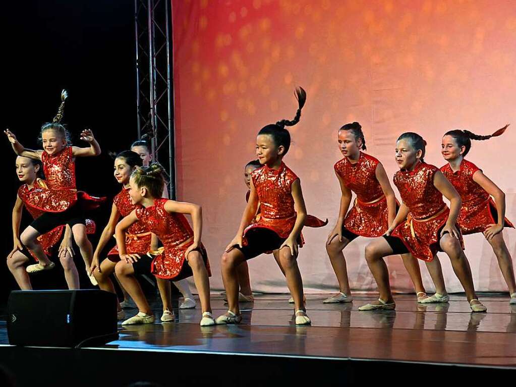 Mit einem eigens geschriebenen, japanischen Mrchen sorgte die Ballettschule Dance-Generation fr drei berauschende Tanztheater-Abende in der Belchenhalle Staufen.