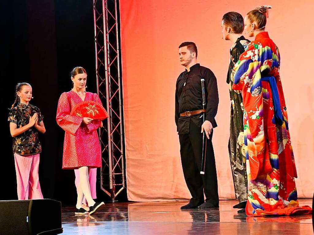 Mit einem eigens geschriebenen, japanischen Mrchen sorgte die Ballettschule Dance-Generation fr drei berauschende Tanztheater-Abende in der Belchenhalle Staufen.