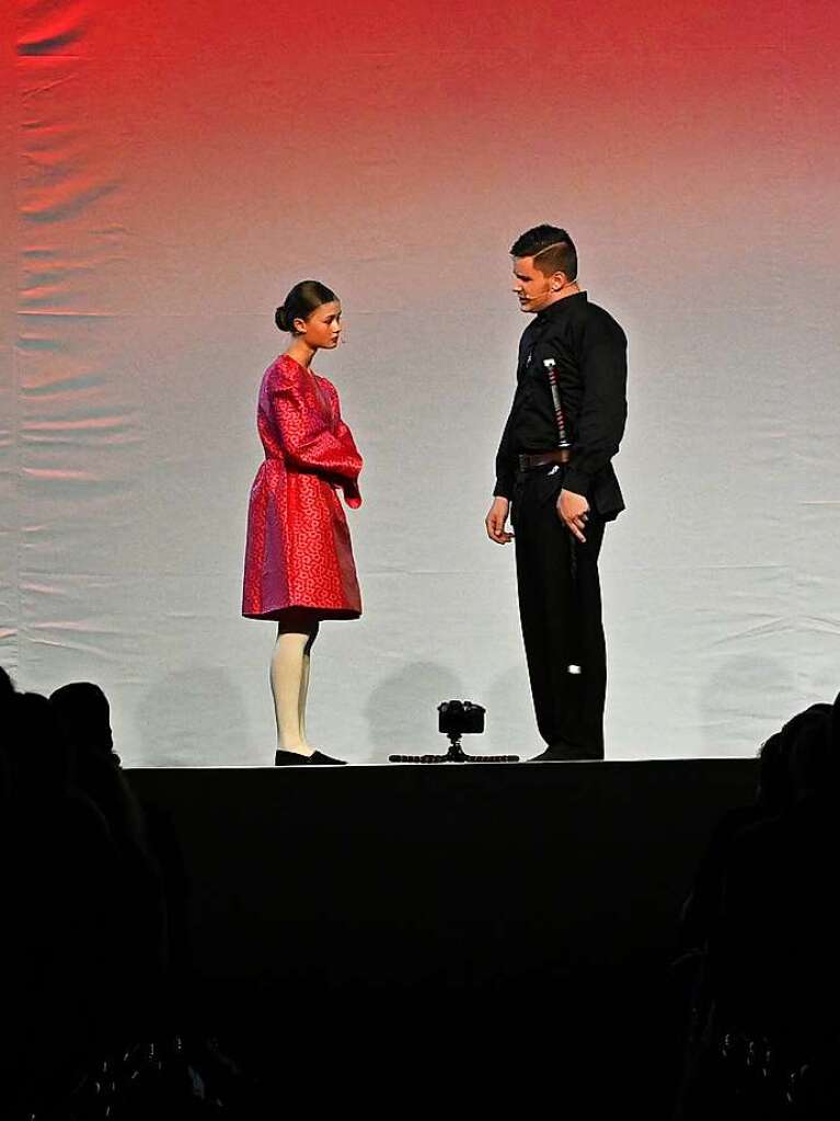 Mit einem eigens geschriebenen, japanischen Mrchen sorgte die Ballettschule Dance-Generation fr drei berauschende Tanztheater-Abende in der Belchenhalle Staufen.