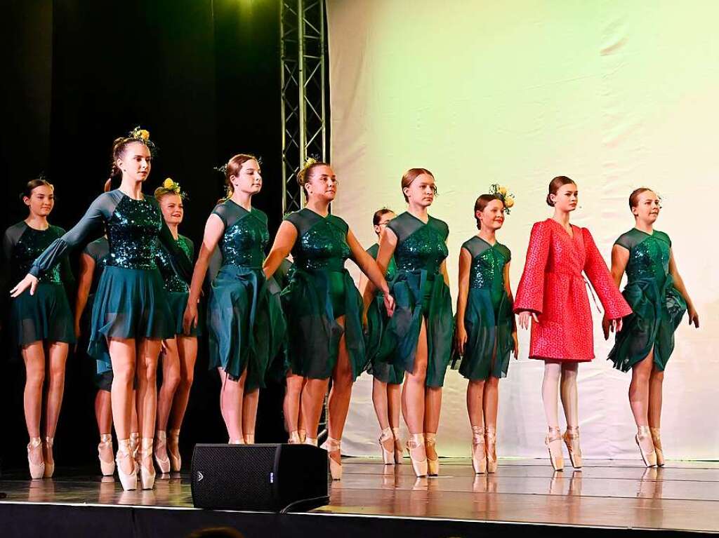 Mit einem eigens geschriebenen, japanischen Mrchen sorgte die Ballettschule Dance-Generation fr drei berauschende Tanztheater-Abende in der Belchenhalle Staufen.