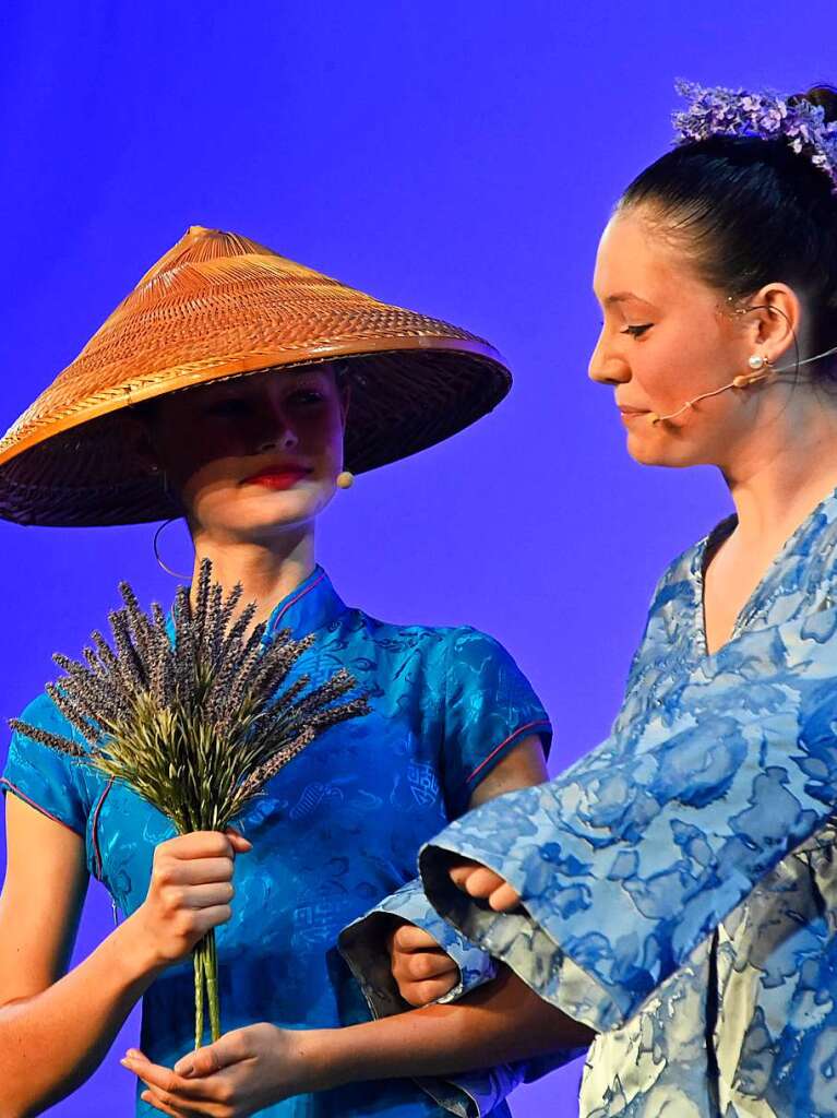 Mit einem eigens geschriebenen, japanischen Mrchen sorgte die Ballettschule Dance-Generation fr drei berauschende Tanztheater-Abende in der Belchenhalle Staufen.