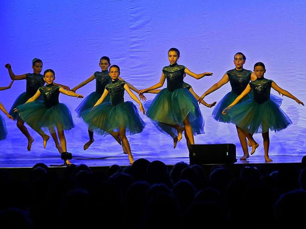 Mit einem eigens geschriebenen, japanischen Mrchen sorgte die Ballettschule Dance-Generation fr drei berauschende Tanztheater-Abende in der Belchenhalle Staufen.