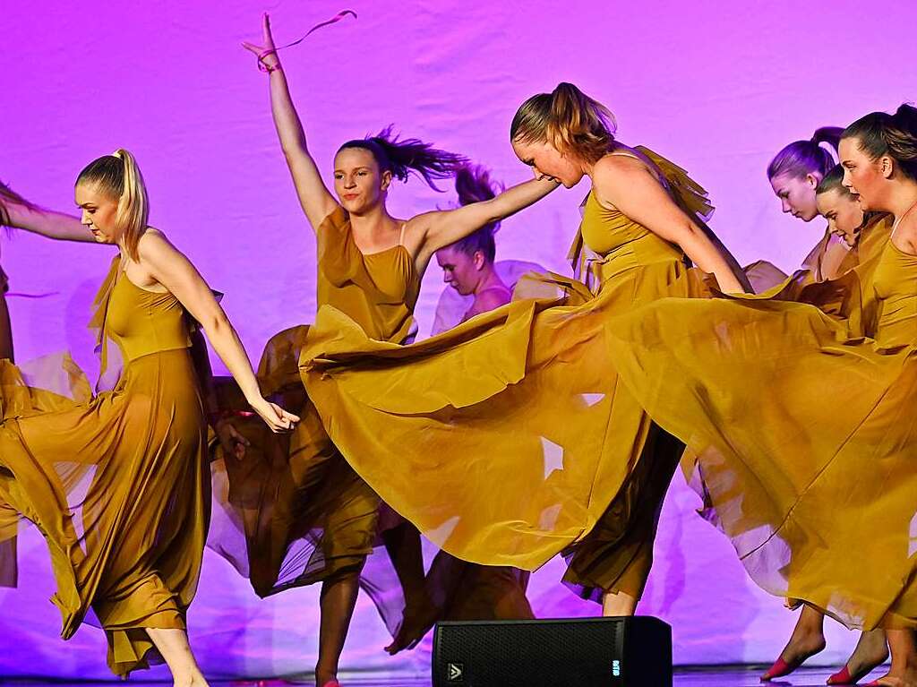 Mit einem eigens geschriebenen, japanischen Mrchen sorgte die Ballettschule Dance-Generation fr drei berauschende Tanztheater-Abende in der Belchenhalle Staufen.