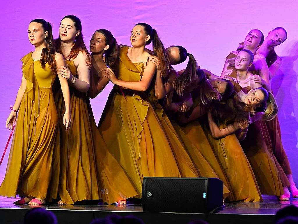 Mit einem eigens geschriebenen, japanischen Mrchen sorgte die Ballettschule Dance-Generation fr drei berauschende Tanztheater-Abende in der Belchenhalle Staufen.