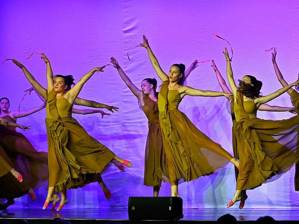 Mit einem eigens geschriebenen, japanischen Mrchen sorgte die Ballettschule Dance-Generation fr drei berauschende Tanztheater-Abende in der Belchenhalle Staufen.