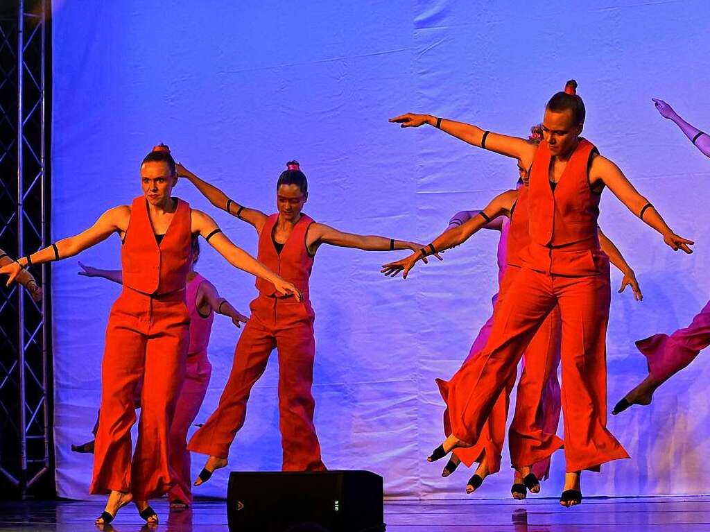 Mit einem eigens geschriebenen, japanischen Mrchen sorgte die Ballettschule Dance-Generation fr drei berauschende Tanztheater-Abende in der Belchenhalle Staufen.