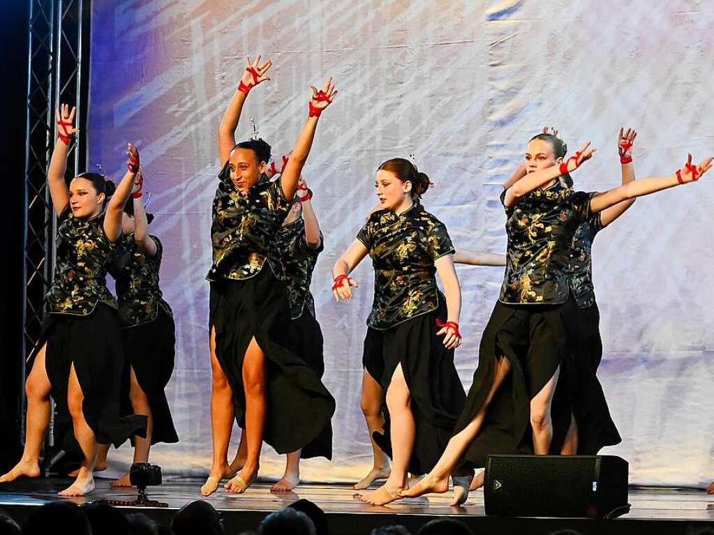 Mit einem eigens geschriebenen, japanischen Mrchen sorgte die Ballettschule Dance-Generation fr drei berauschende Tanztheater-Abende in der Belchenhalle Staufen.