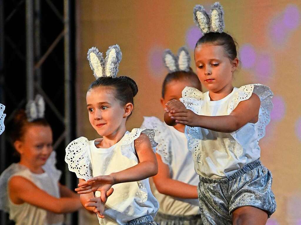 Mit einem eigens geschriebenen, japanischen Mrchen sorgte die Ballettschule Dance-Generation fr drei berauschende Tanztheater-Abende in der Belchenhalle Staufen.