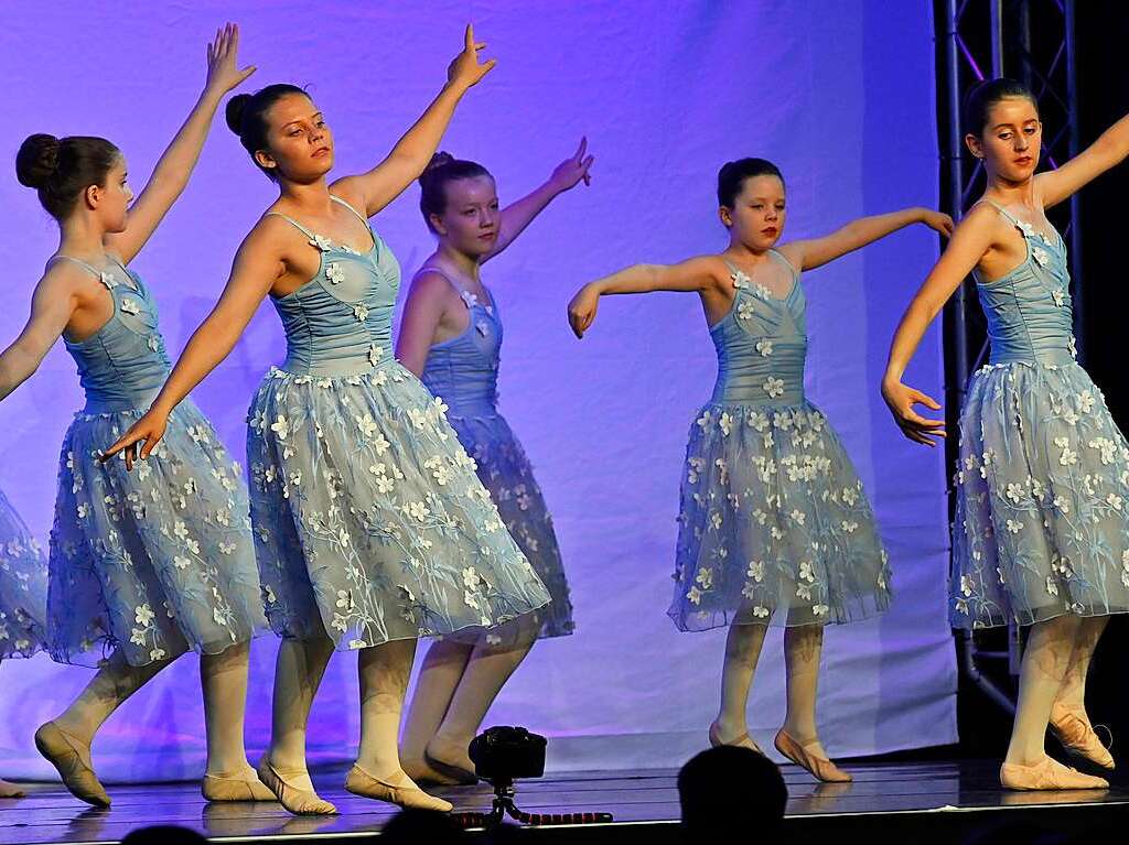 Mit einem eigens geschriebenen, japanischen Mrchen sorgte die Ballettschule Dance-Generation fr drei berauschende Tanztheater-Abende in der Belchenhalle Staufen.