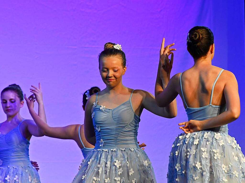 Mit einem eigens geschriebenen, japanischen Mrchen sorgte die Ballettschule Dance-Generation fr drei berauschende Tanztheater-Abende in der Belchenhalle Staufen.