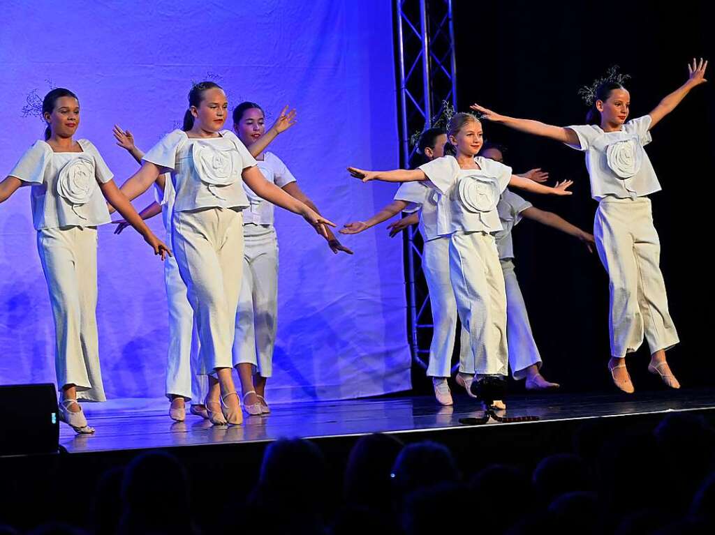 Mit einem eigens geschriebenen, japanischen Mrchen sorgte die Ballettschule Dance-Generation fr drei berauschende Tanztheater-Abende in der Belchenhalle Staufen.