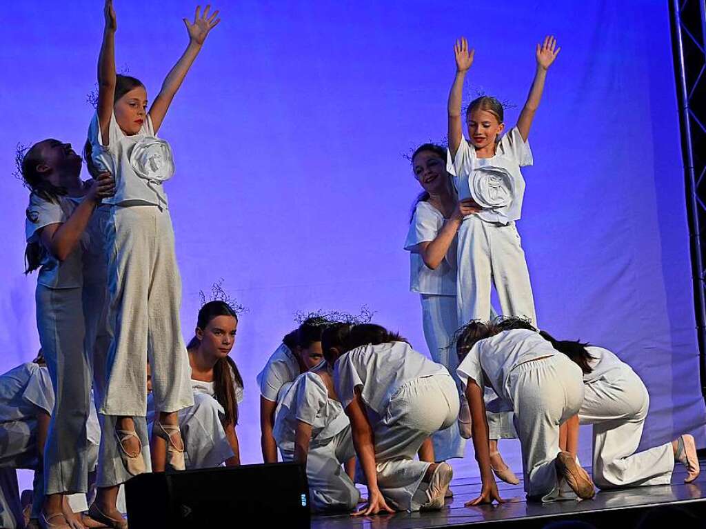 Mit einem eigens geschriebenen, japanischen Mrchen sorgte die Ballettschule Dance-Generation fr drei berauschende Tanztheater-Abende in der Belchenhalle Staufen.