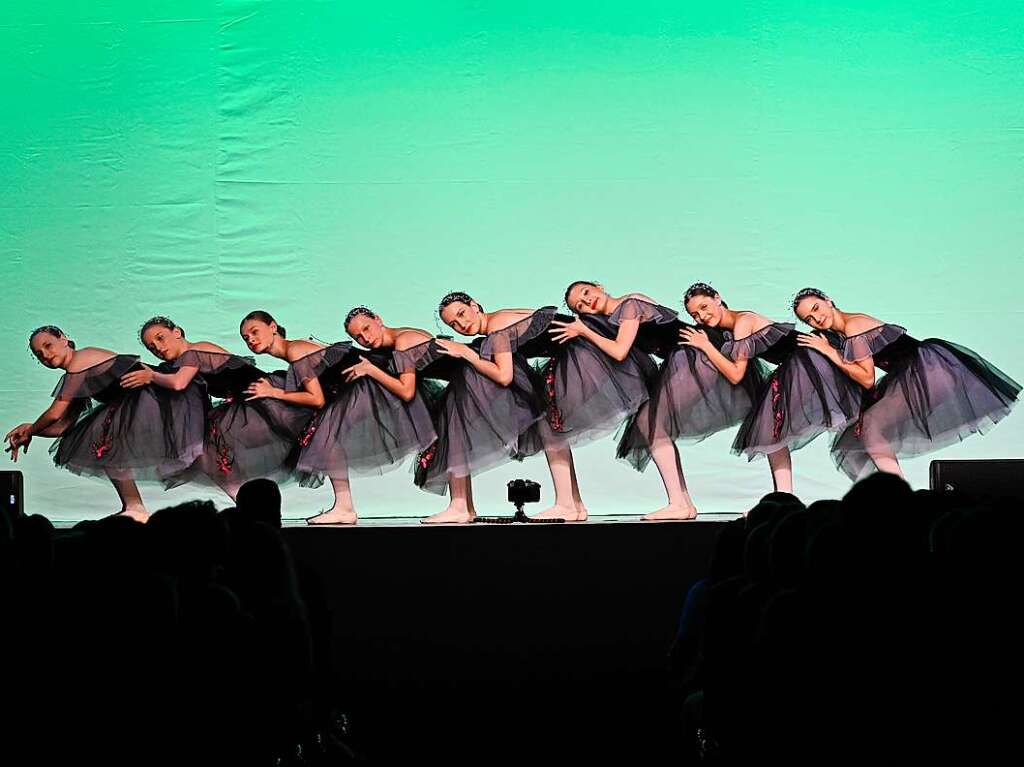 Mit einem eigens geschriebenen, japanischen Mrchen sorgte die Ballettschule Dance-Generation fr drei berauschende Tanztheater-Abende in der Belchenhalle Staufen.