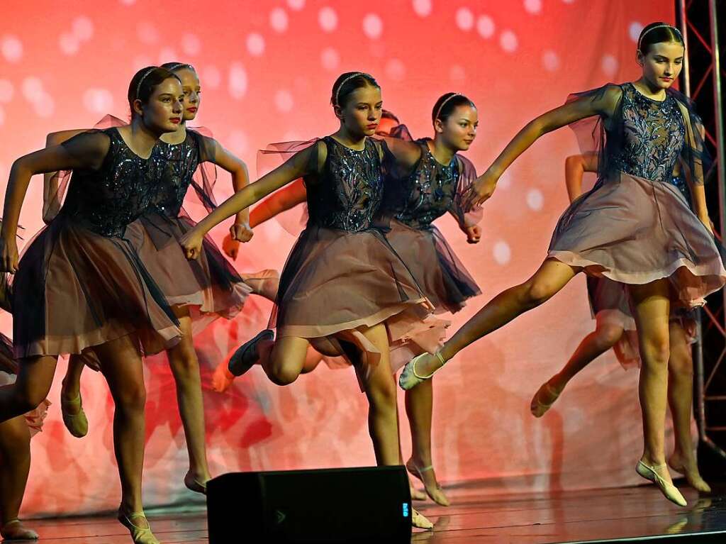 Mit einem eigens geschriebenen, japanischen Mrchen sorgte die Ballettschule Dance-Generation fr drei berauschende Tanztheater-Abende in der Belchenhalle Staufen.